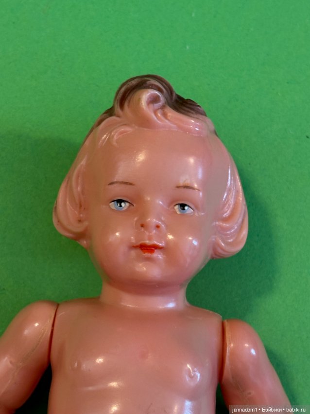 Голубоглазая куколка Milon Gehler с рельефными волосами, высота 22 см (фото 7)