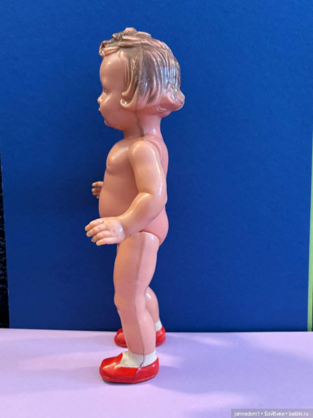 Очаровательная куколка с голубыми глазками Milon Gehler с рельефными волосами, высота 22 см (фото 3)