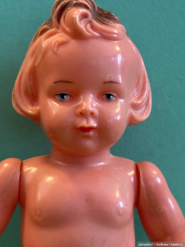 Голубоглазая куколка Milon Gehler с рельефными волосами, высота 22 см (фото 2)