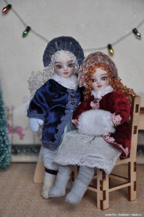 Текстильная мини-куколка с фарфоровой головкой