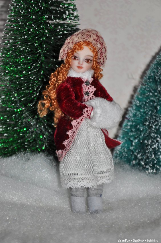 Текстильная мини-куколка с фарфоровой головкой (фото 5)