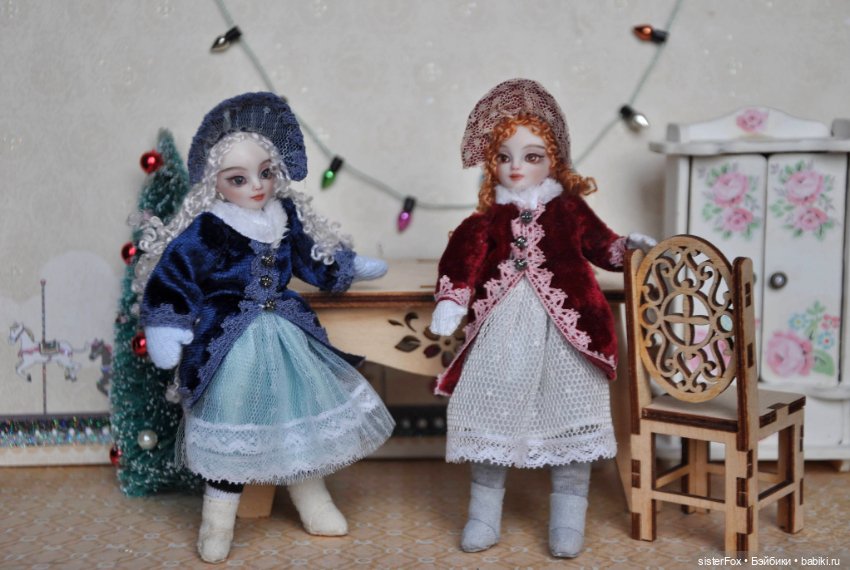 Текстильная мини-куколка с фарфоровой головкой (фото 2)