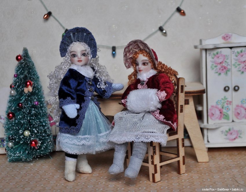 Текстильная мини-куколка с фарфоровой головкой (фото 4)