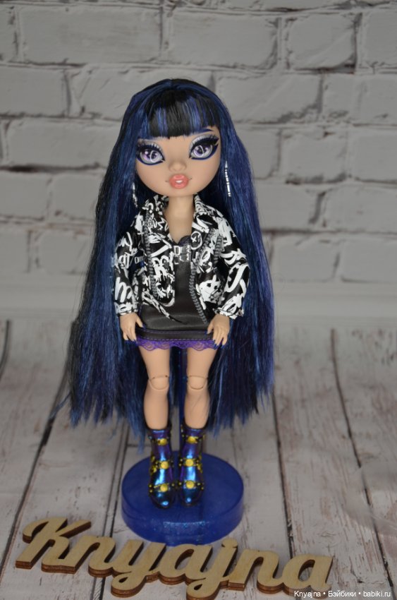 Rainbow High, Shadow High Ким в ауте Энсли