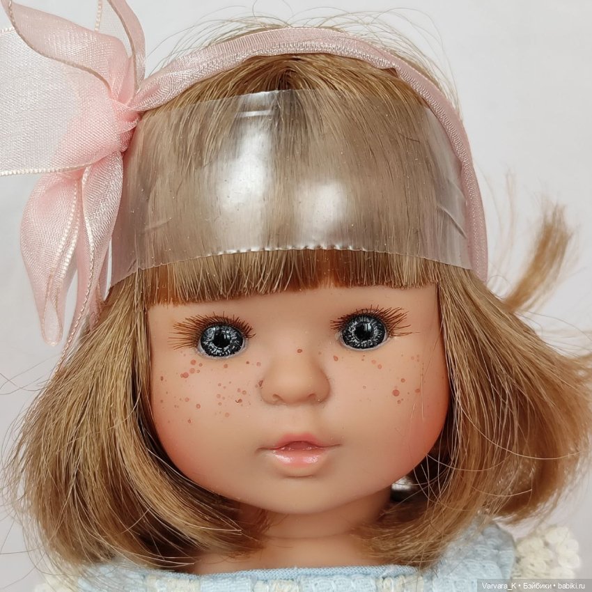 Berjuan, кукла София блондинка с каре , 32 см, голубое платье (фото 7)