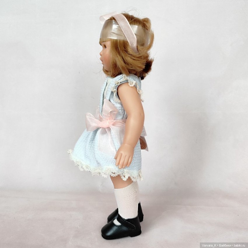 Berjuan, кукла София блондинка с каре , 32 см, голубое платье (фото 2)
