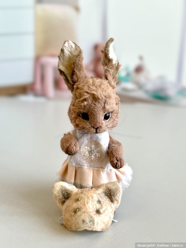 Зайчик с маской поросенка (фото 3)