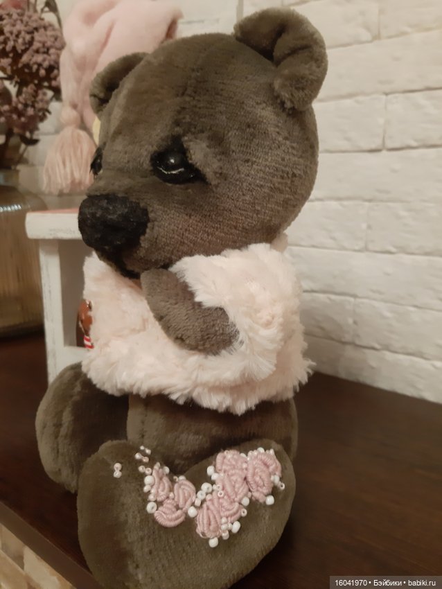Авторский мишка с вышивкой