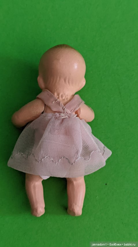 Керамическая куколка Hertwig 1508 в розовом платье, высота 8 см (фото 4)