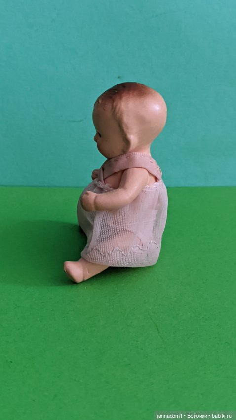 Керамическая куколка Hertwig 1508 в розовом платье, высота 8 см (фото 5)