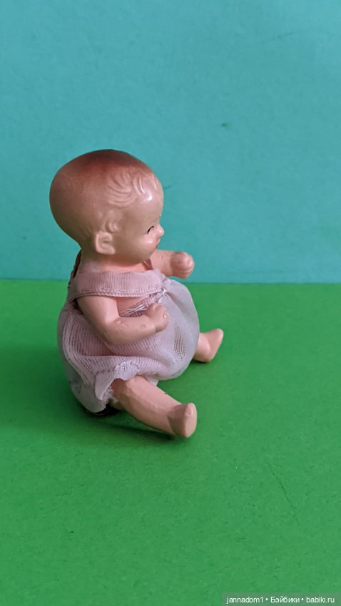 Керамическая куколка Hertwig 1508 в розовом платье, высота 8 см (фото 6)