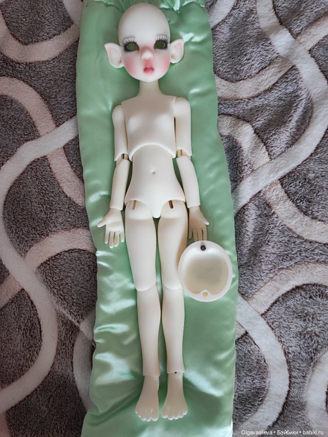 Белая Микки эльф с копытцами