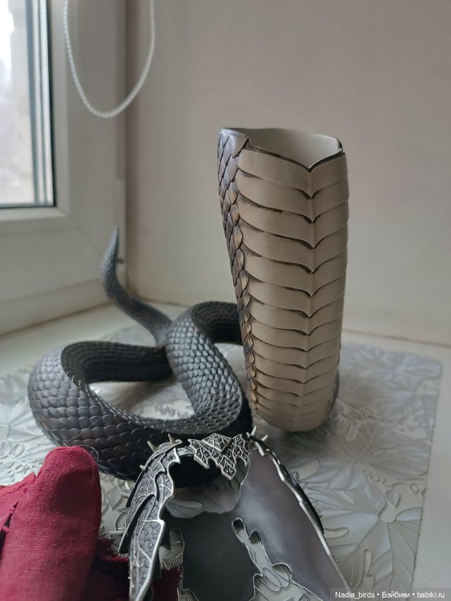 Подставка-змеиный хвост — Подставки