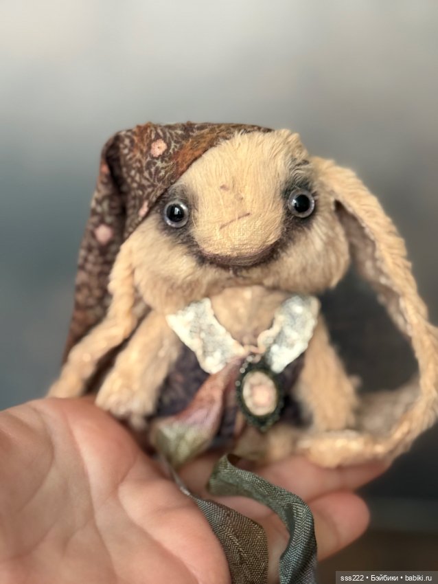 Зайчик с телефоном Ани Колыхаловой (фото 2)