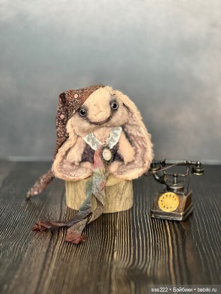 Зайчик с телефоном Ани Колыхаловой (фото 8)