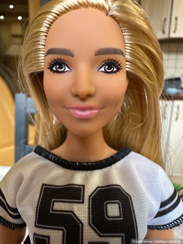 Barbie Fashionistas 126 на теле мтм пышки танцовщицы (фото 5)