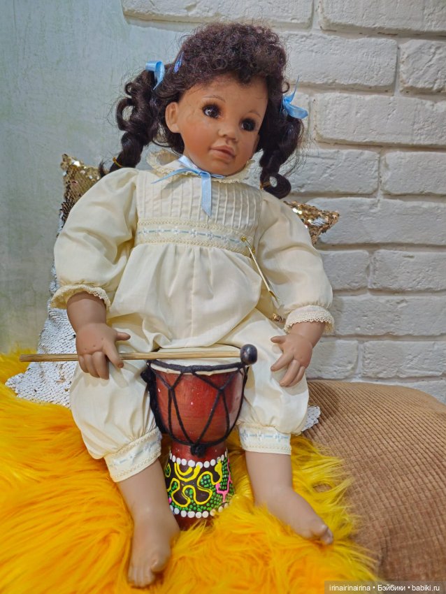 Африка, куколка фарфоровая с барабаном 324.2 (фото 2)