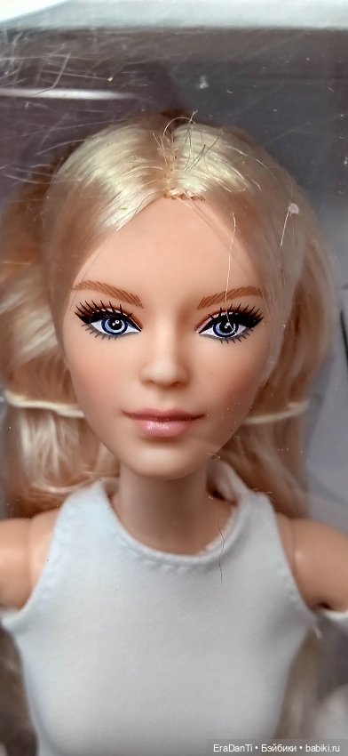 2021 Barbie Looks Doll #6 (GXB28) (фото 5)