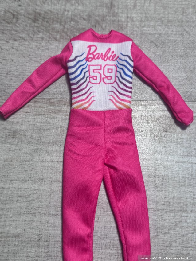 Комбинезон паралимпийца и белые кроссовки (фото 3)