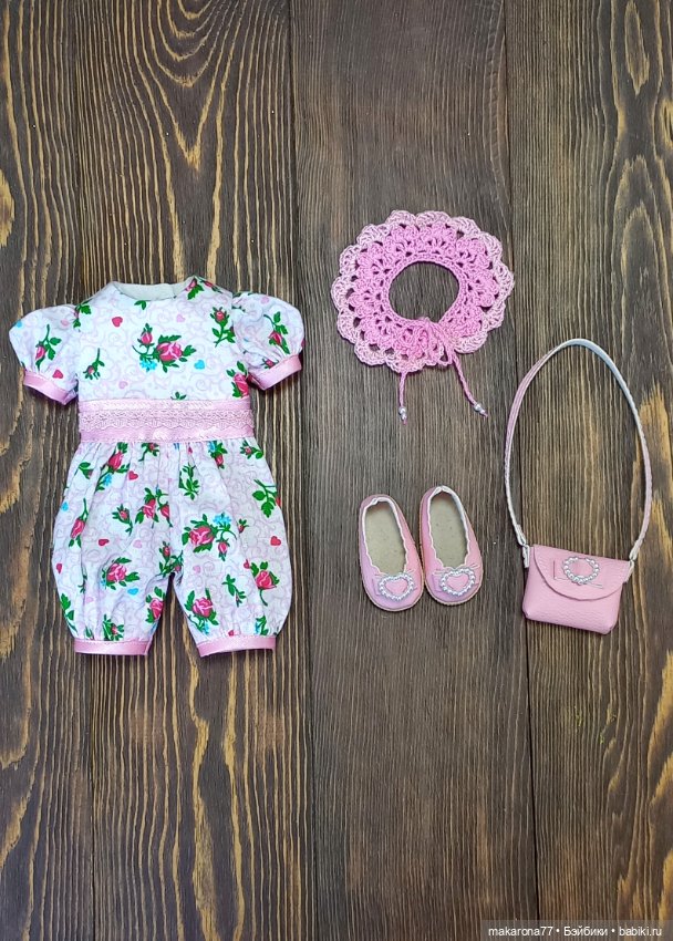 Комбинезон для кукол Паола Рейна 32 см, цвет розовый принт (фото 2)
