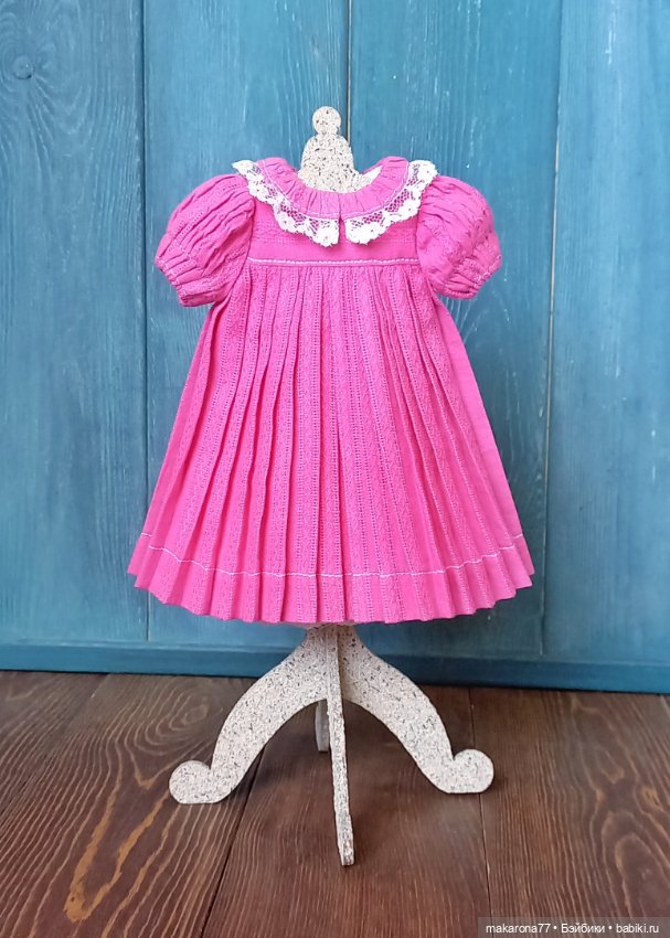 Платье "Батист" для кукол Паола Рейна 32 см, цвет фуксия (фото 2)