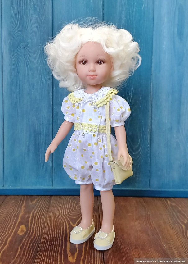 Комбинезон для кукол Паола Рейна 32 см, цвет белый/желтый принт