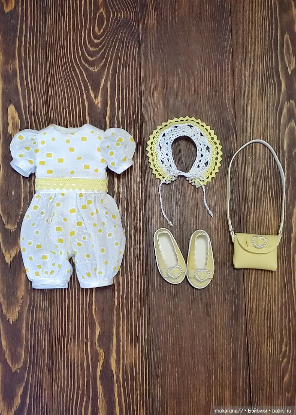 Комбинезон для кукол Паола Рейна 32 см, цвет белый/желтый принт (фото 4)