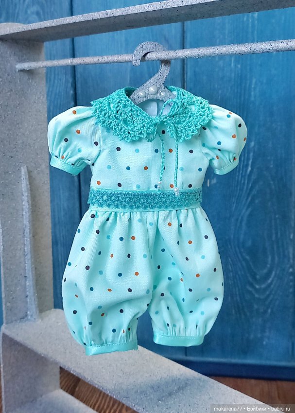 Комбинезон для кукол Паола Рейна 32 см, цвет изумрудный принт (фото 3)