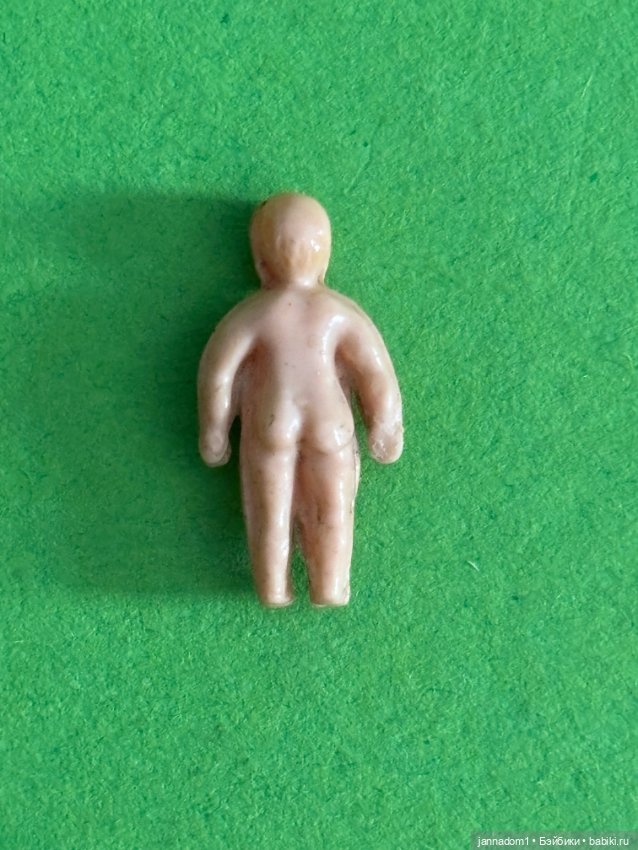 Очень редкая супер маленькая целлулоидная куколка, высота 2 см (фото 4)