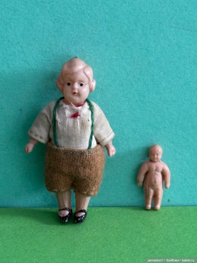 Очень редкая супер маленькая целлулоидная куколка, высота 2 см (фото 5)