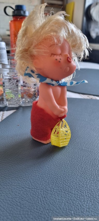 Винтажный пупс с корзинкой