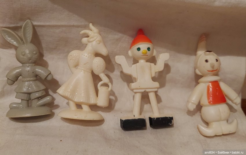 Фигурки из колкого пластика лотом