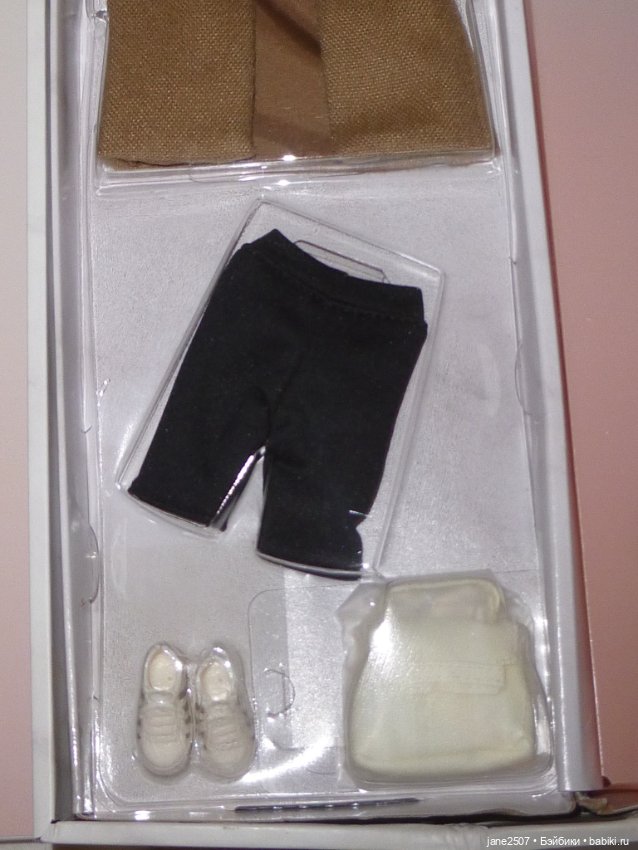 Коллекционная Барби Barbie Barbiestyle #2 NRFB (или Nude / полный аутфит) (фото 4)