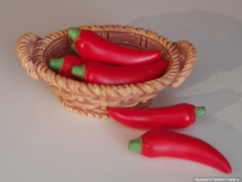 Корзинка с перчиками — Миниатюра для кукол
