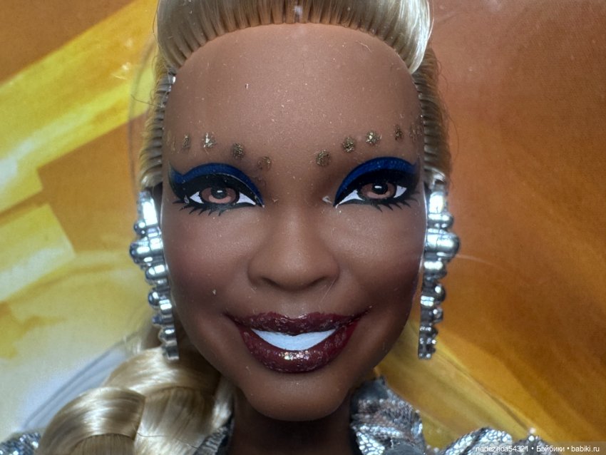 Барби Миссис Тоесть из фильма "Излом времени" (фото 3)