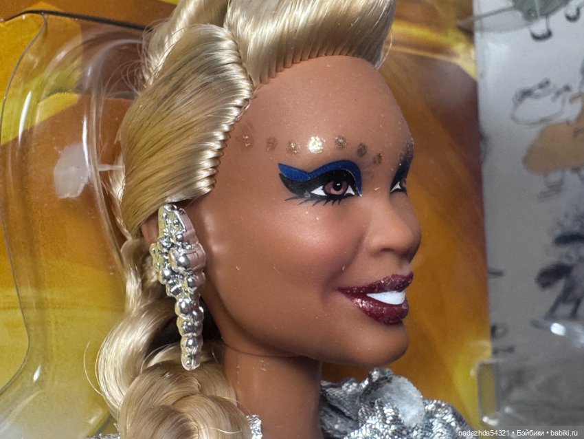 Барби Миссис Тоесть из фильма "Излом времени" (фото 4)