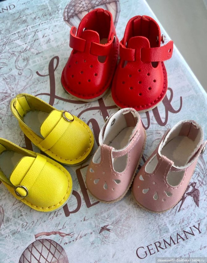 Три пары обуви для Paola Reina