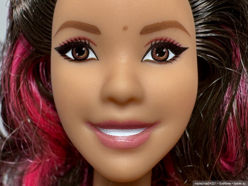 Барби Лесли на теле йоги Милли (фото 7)