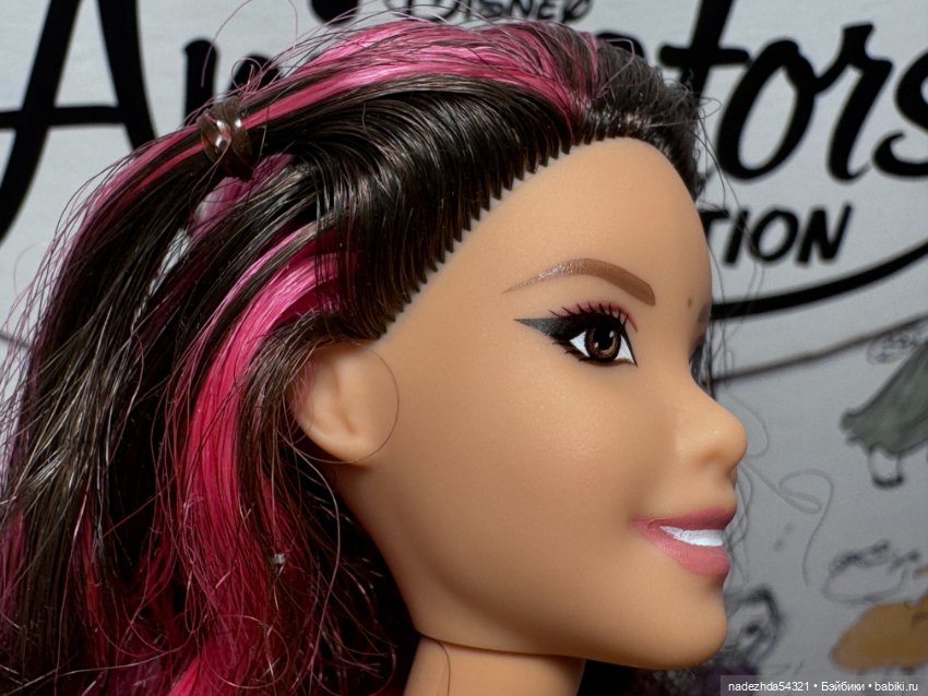 Барби Лесли на теле йоги Милли (фото 5)