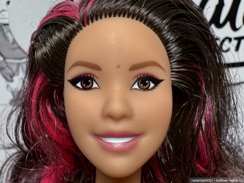 Барби Лесли на теле йоги Милли (фото 4)