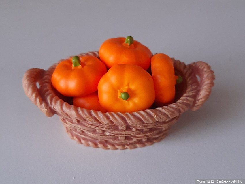 Корзинка с тыквами — Миниатюра для кукол (фото 2)