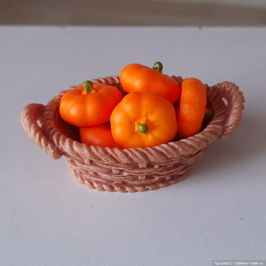 Корзинка с тыквами — Миниатюра для кукол (фото 4)