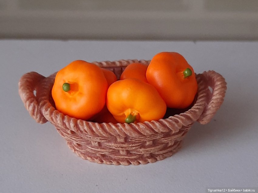 Корзинка с тыквами — Миниатюра для кукол