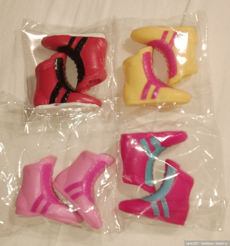 Лот обуви для Барби и других кукол 12 дюймов с плоской стопой (фото 2)