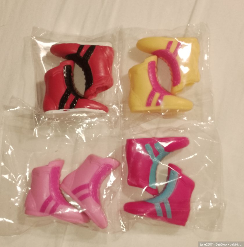 Лот обуви для Барби и других кукол 12 дюймов с плоской стопой