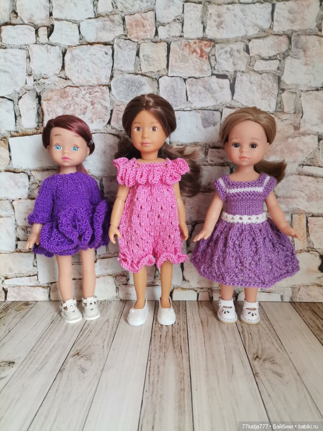 Много вязаных нарядов для мини Паолки (фото 5)