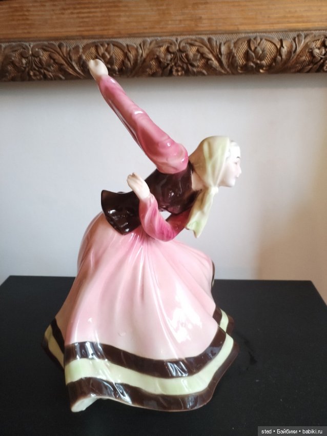 Старинная фарфоровая статуэтка Девушка в танце (фото 3)