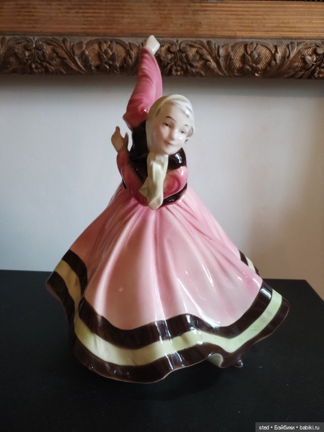 Старинная фарфоровая статуэтка Девушка в танце