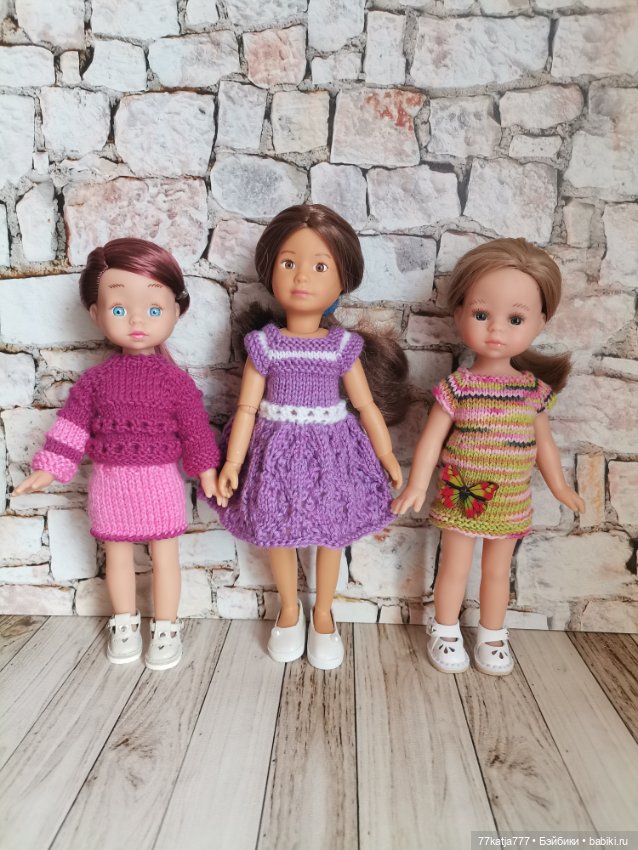 Много вязаных нарядов для мини Паолки (фото 4)