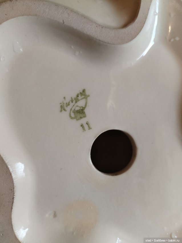 Старинная фарфоровая статуэтка Девушка в танце (фото 4)